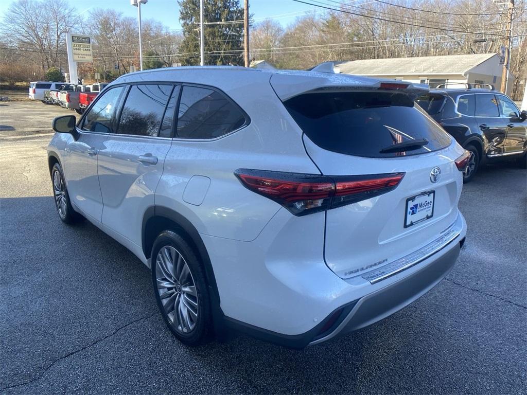 used 2022 Toyota Highlander car, priced at $39,896