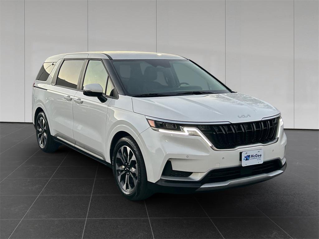 used 2024 Kia Carnival car, priced at $32,994