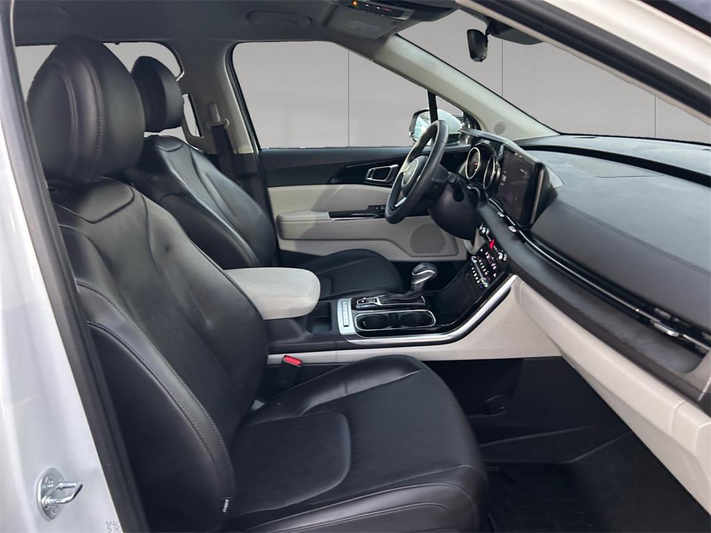 used 2024 Kia Carnival car, priced at $32,994