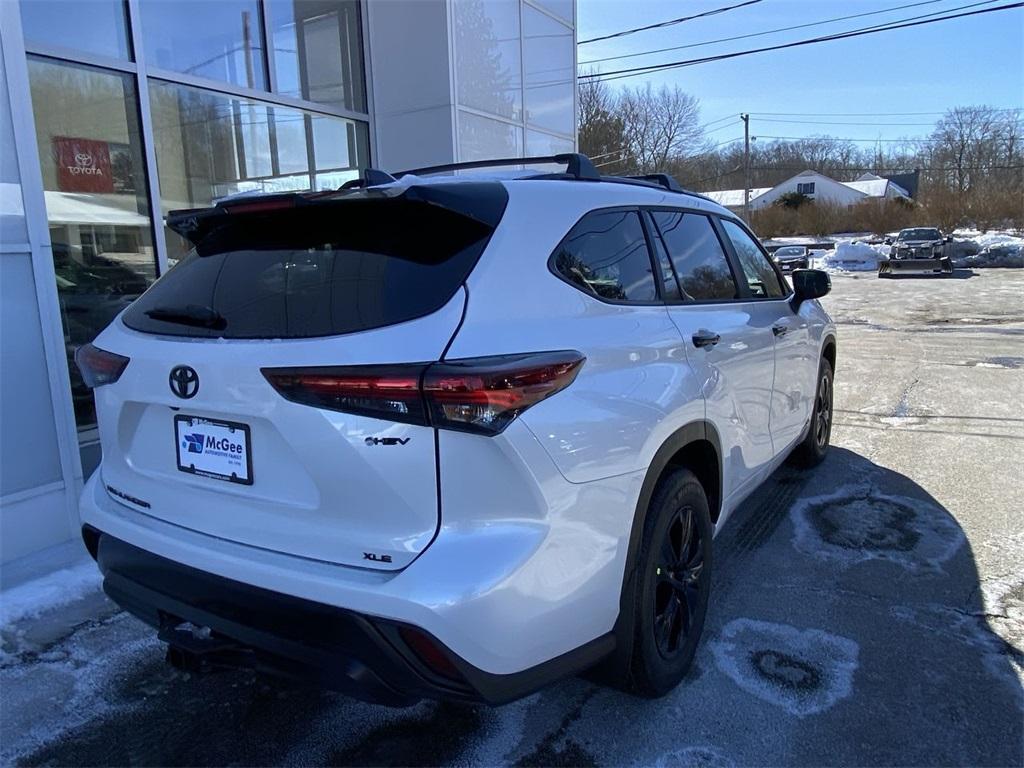 new 2025 Toyota Highlander Hybrid car, priced at $50,932