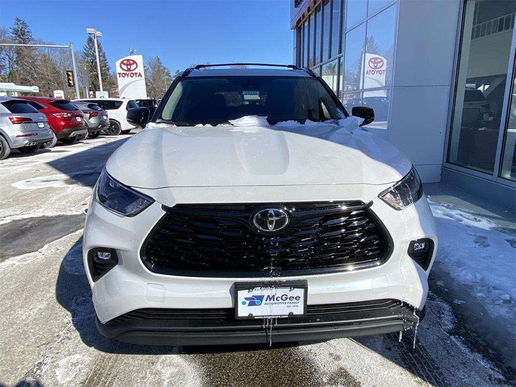 new 2025 Toyota Highlander Hybrid car, priced at $50,932