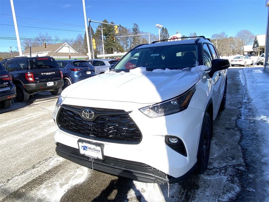 new 2025 Toyota Highlander Hybrid car, priced at $50,932