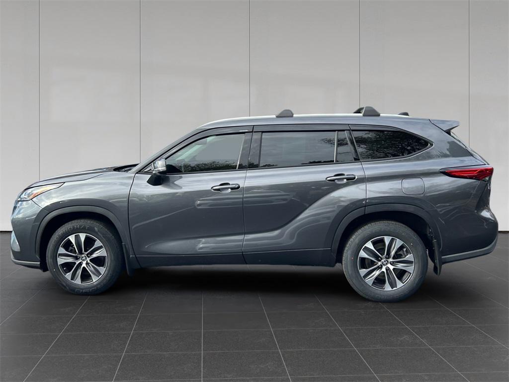used 2022 Toyota Highlander car, priced at $34,820