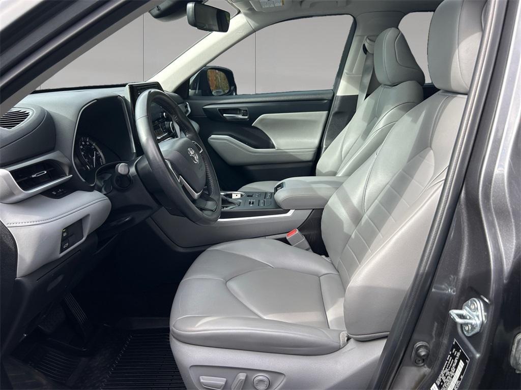 used 2022 Toyota Highlander car, priced at $34,820