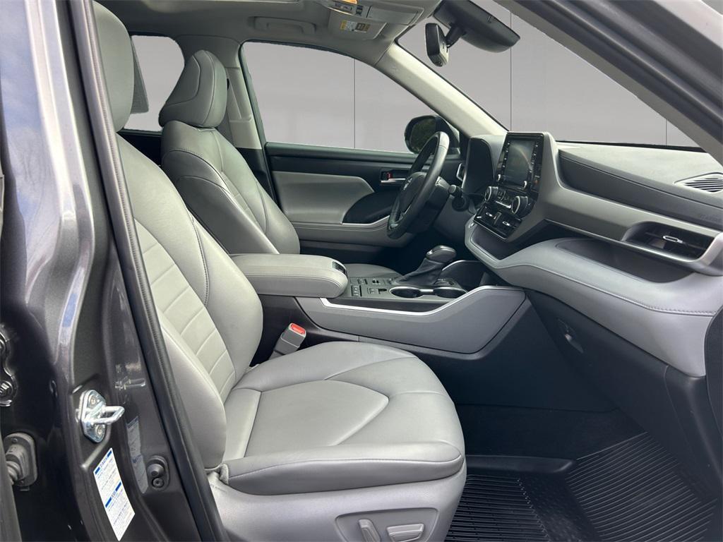 used 2022 Toyota Highlander car, priced at $34,820
