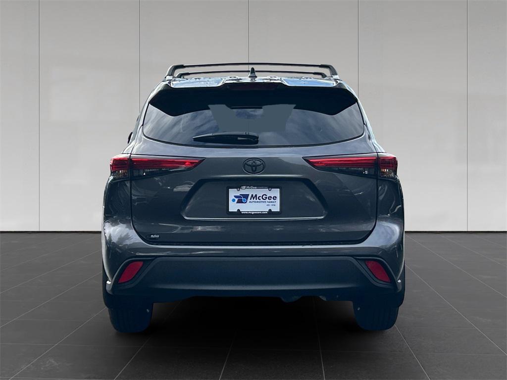 used 2022 Toyota Highlander car, priced at $34,820