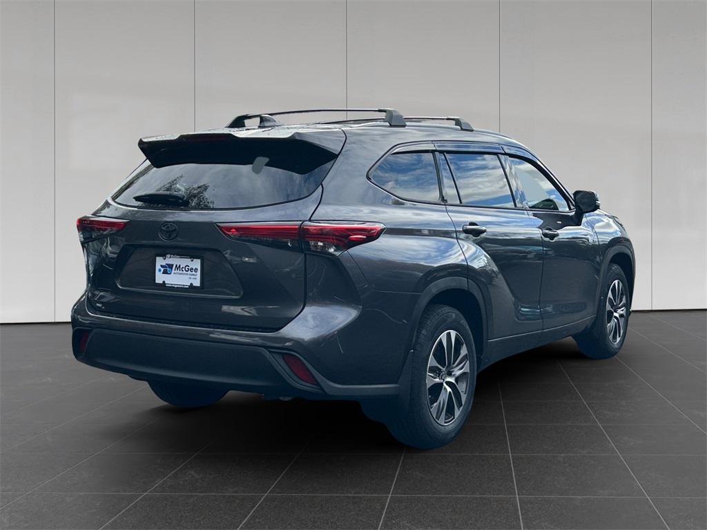 used 2022 Toyota Highlander car, priced at $34,820