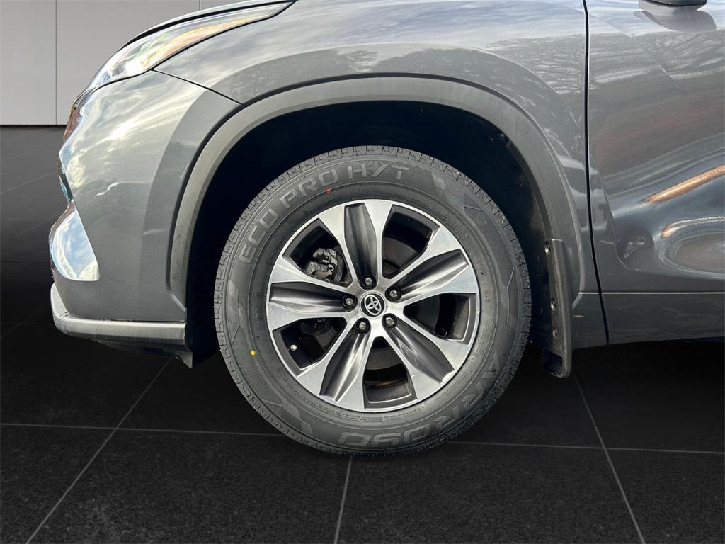 used 2022 Toyota Highlander car, priced at $34,820