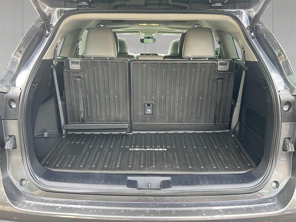 used 2022 Toyota Highlander car, priced at $34,820