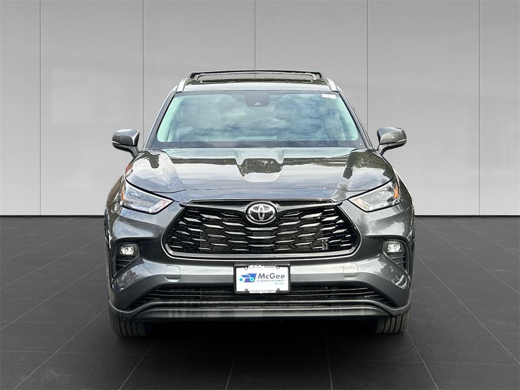 used 2022 Toyota Highlander car, priced at $34,820