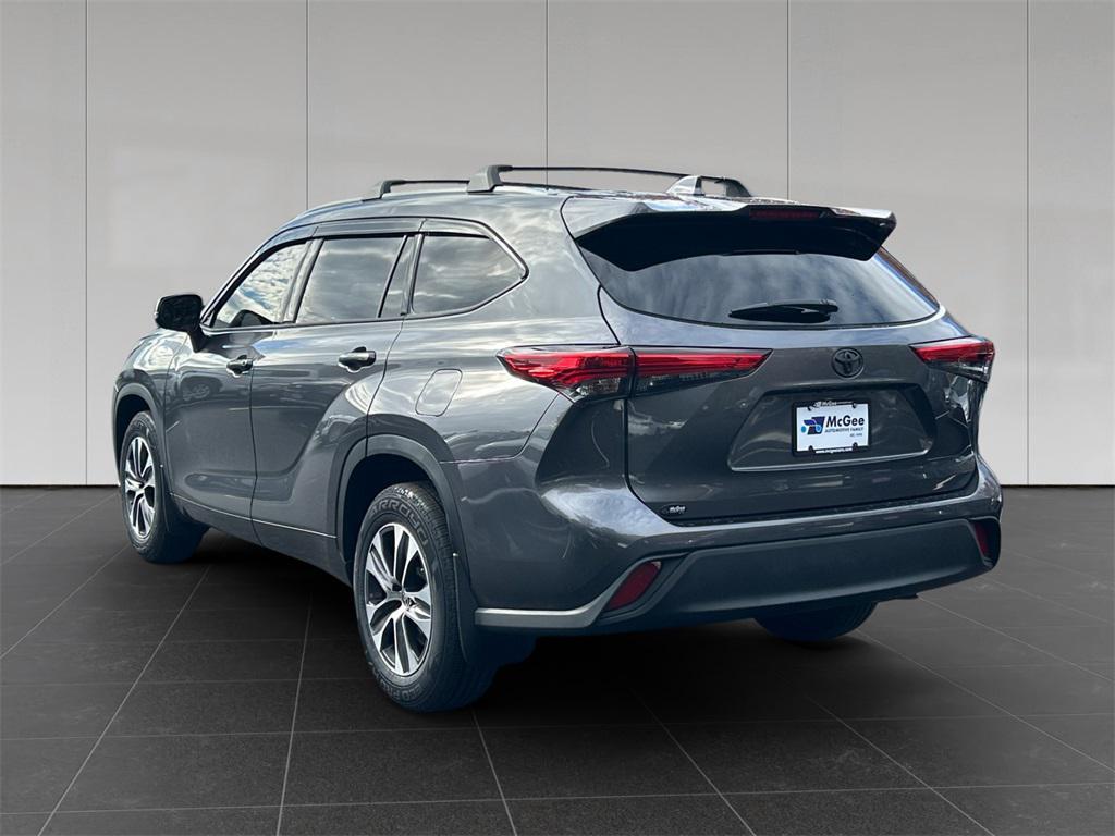 used 2022 Toyota Highlander car, priced at $34,820