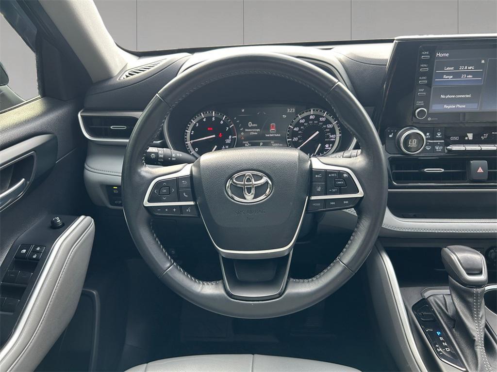 used 2022 Toyota Highlander car, priced at $34,820