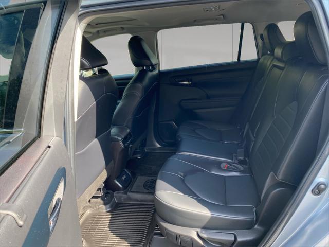 used 2022 Toyota Highlander car, priced at $37,292