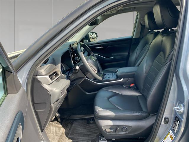 used 2022 Toyota Highlander car, priced at $37,292