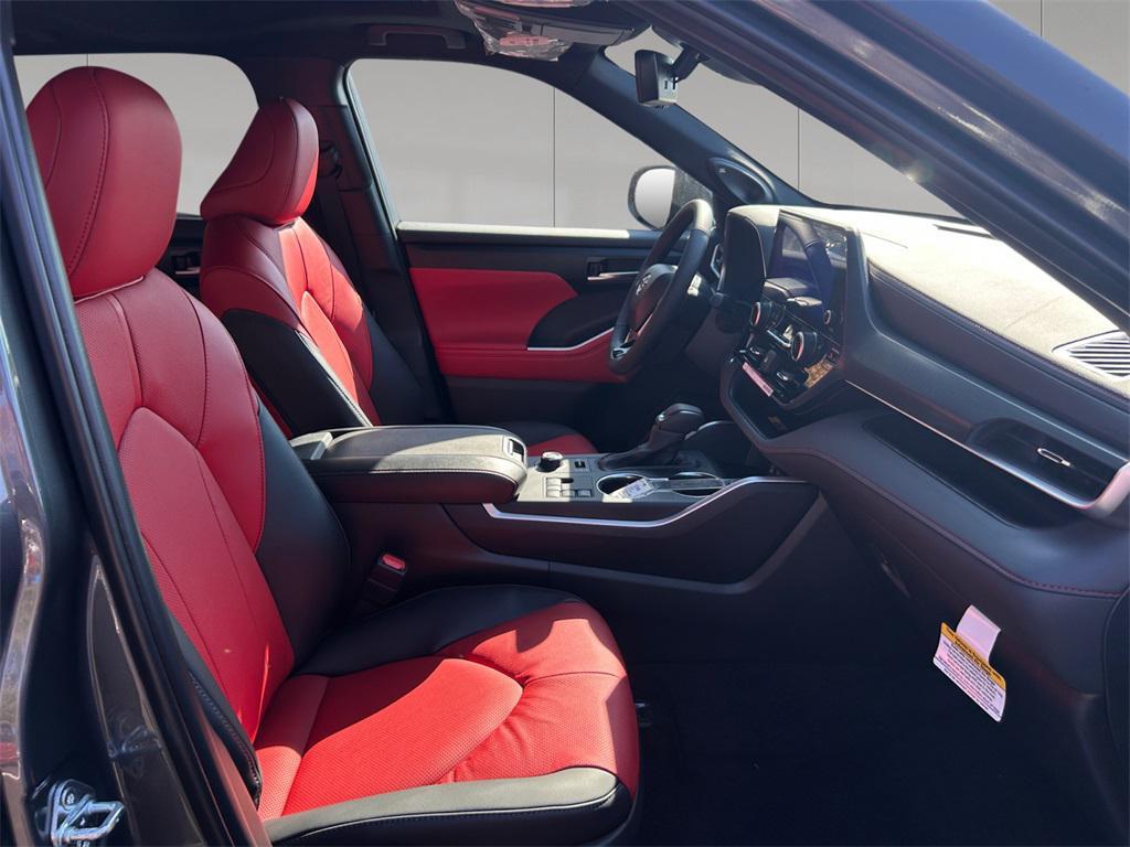 new 2025 Toyota Highlander car, priced at $51,909