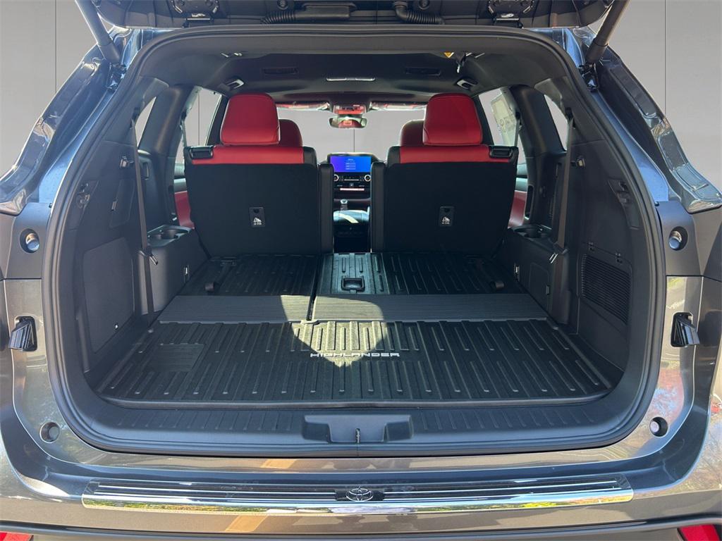 new 2025 Toyota Highlander car, priced at $51,909