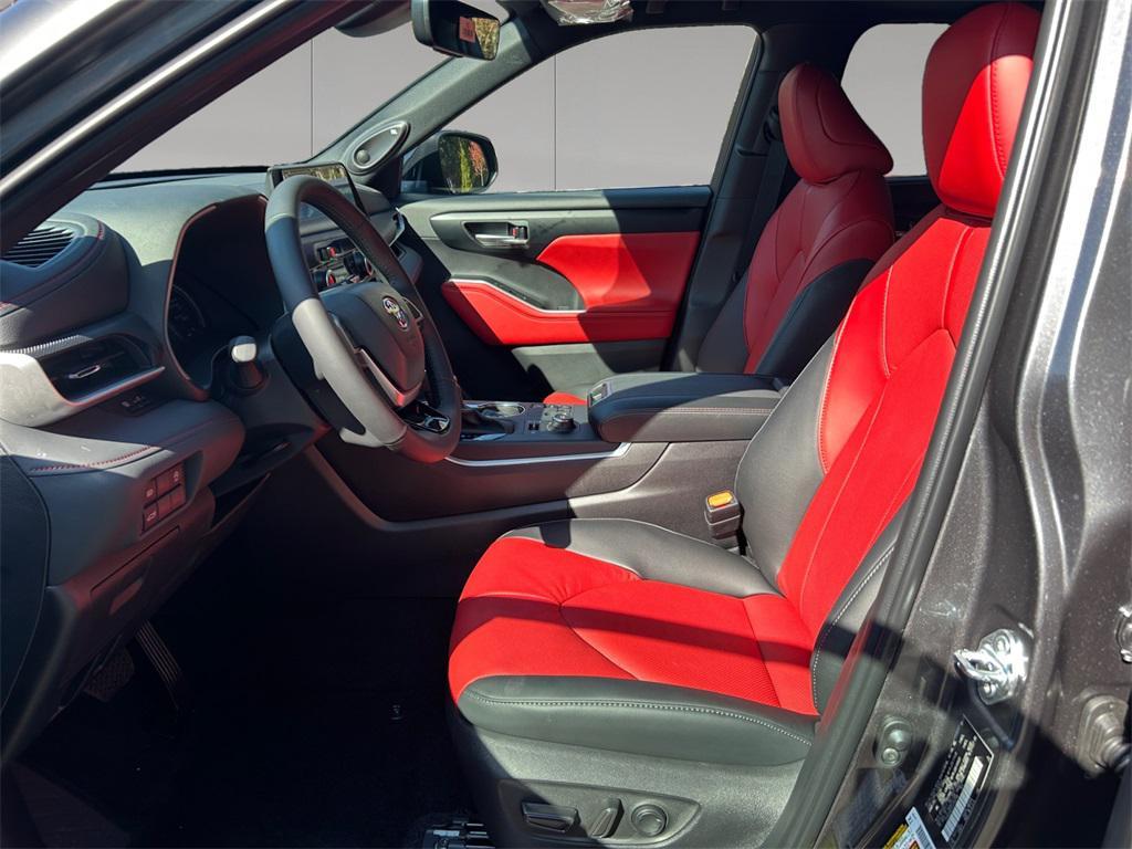new 2025 Toyota Highlander car, priced at $51,909