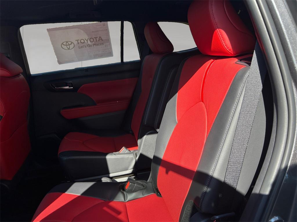 new 2025 Toyota Highlander car, priced at $51,909