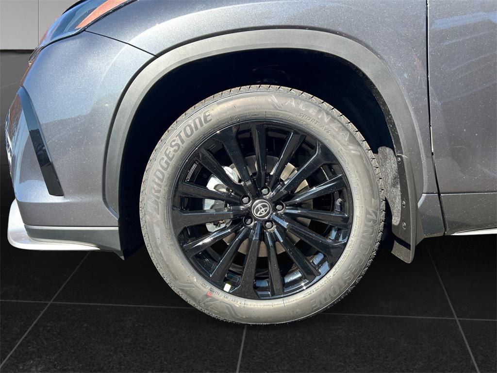 new 2025 Toyota Highlander car, priced at $51,909