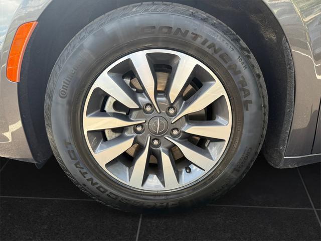 used 2021 Chrysler Pacifica Hybrid car, priced at $23,999