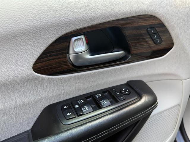 used 2021 Chrysler Pacifica Hybrid car, priced at $23,999