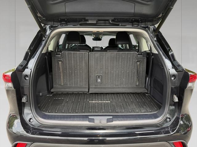 used 2020 Toyota Highlander Hybrid car, priced at $35,995