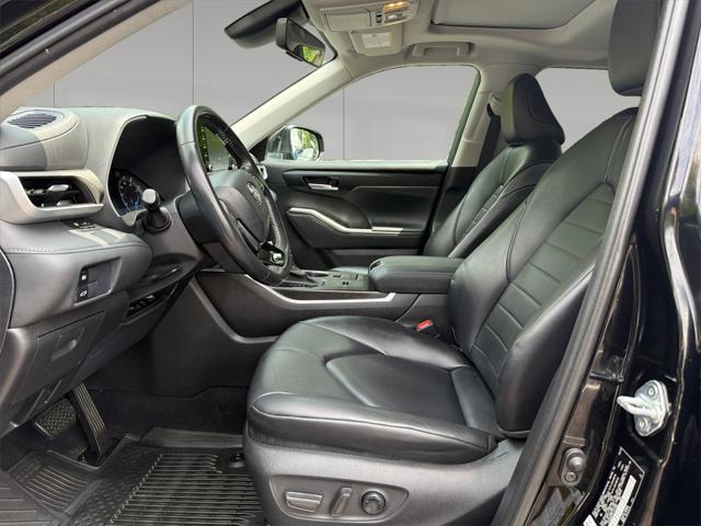 used 2020 Toyota Highlander Hybrid car, priced at $35,995