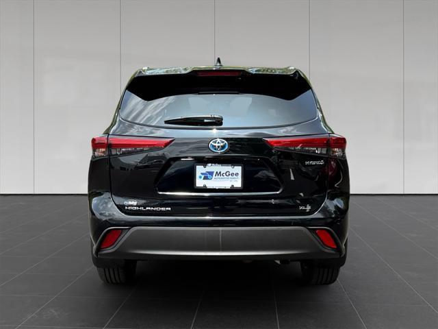 used 2020 Toyota Highlander Hybrid car, priced at $35,995