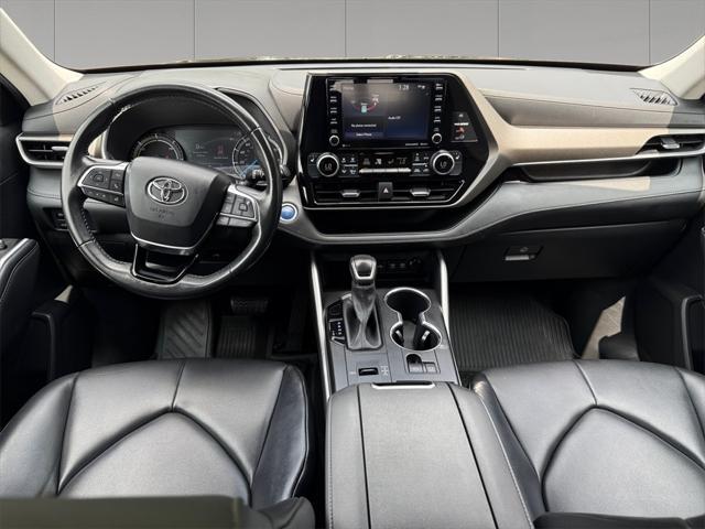 used 2020 Toyota Highlander Hybrid car, priced at $35,995