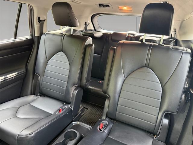 used 2020 Toyota Highlander Hybrid car, priced at $35,995
