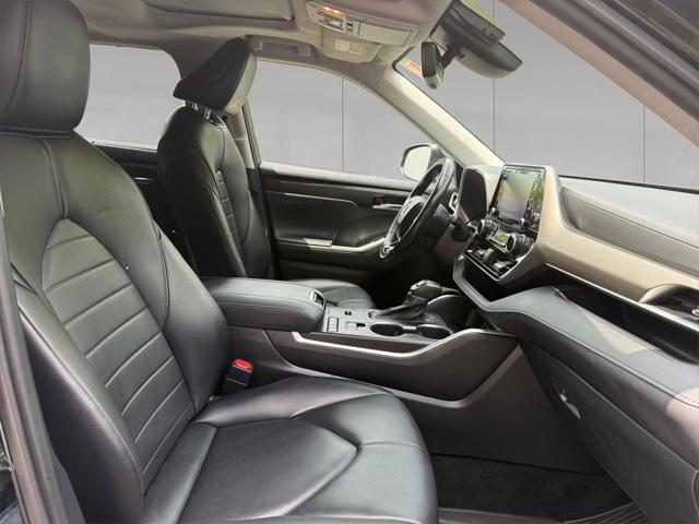 used 2020 Toyota Highlander Hybrid car, priced at $35,995