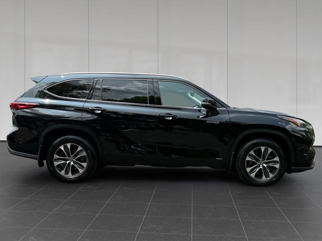used 2020 Toyota Highlander Hybrid car, priced at $35,995