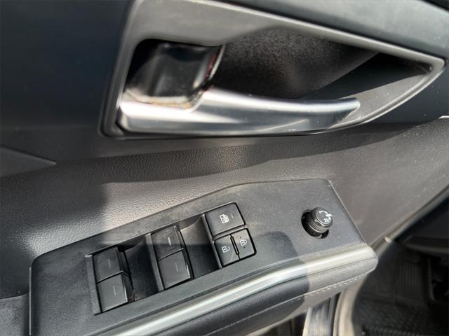 used 2020 Toyota Highlander Hybrid car, priced at $35,995