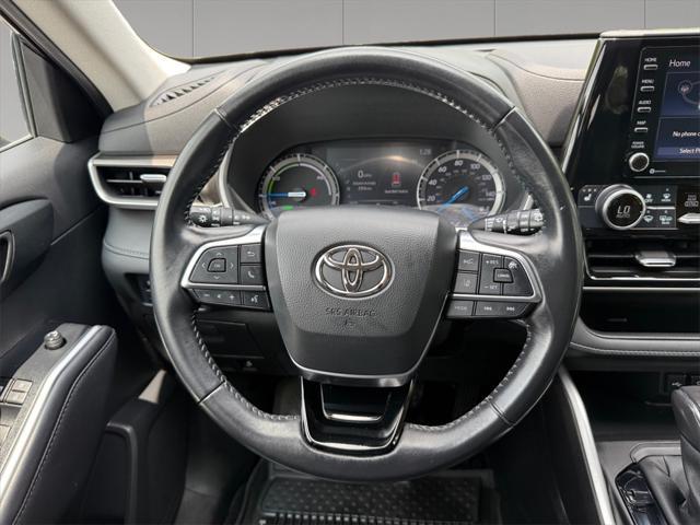 used 2020 Toyota Highlander Hybrid car, priced at $35,995