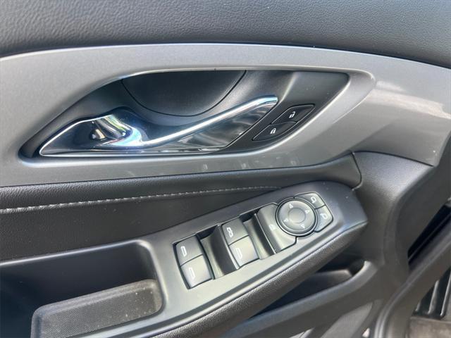 used 2022 Chevrolet Traverse car, priced at $29,398