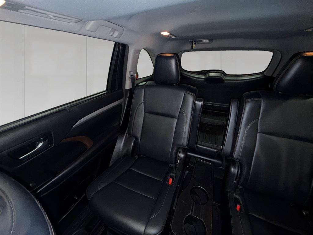 used 2018 Toyota Highlander car, priced at $22,998