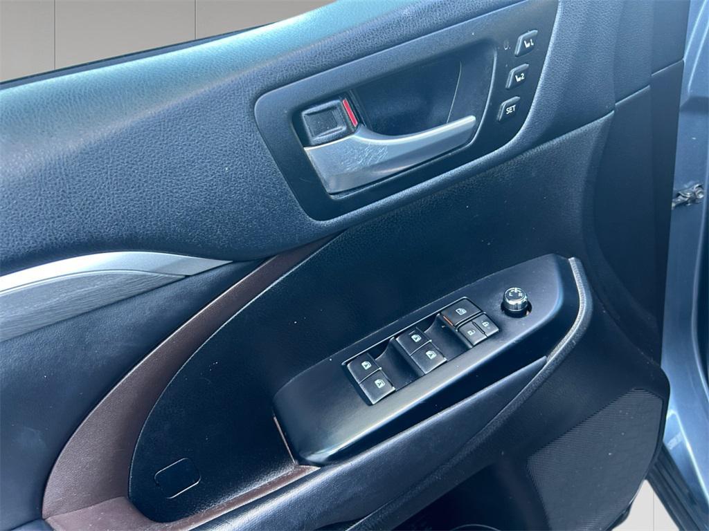 used 2018 Toyota Highlander car, priced at $23,998