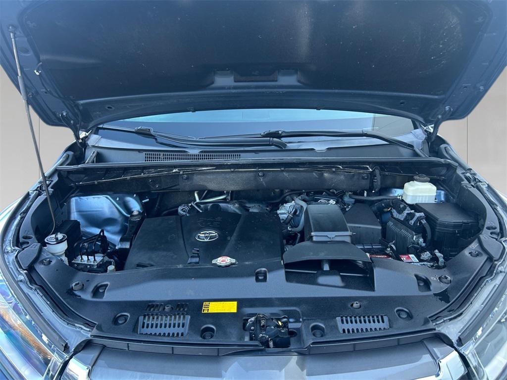 used 2018 Toyota Highlander car, priced at $23,998