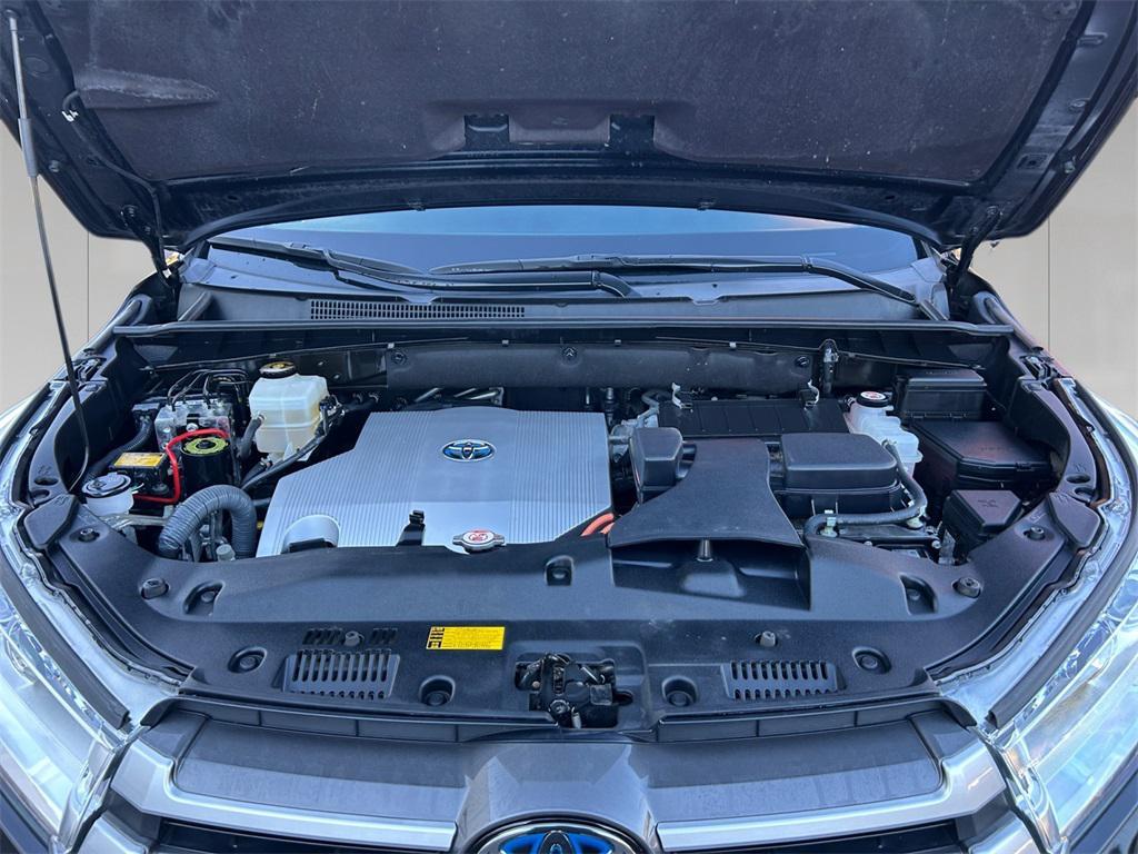 used 2019 Toyota Highlander Hybrid car, priced at $29,998