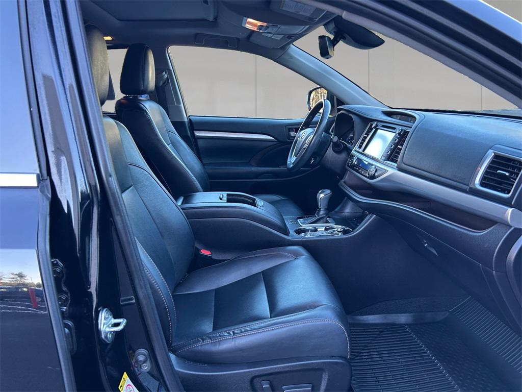 used 2019 Toyota Highlander Hybrid car, priced at $29,998