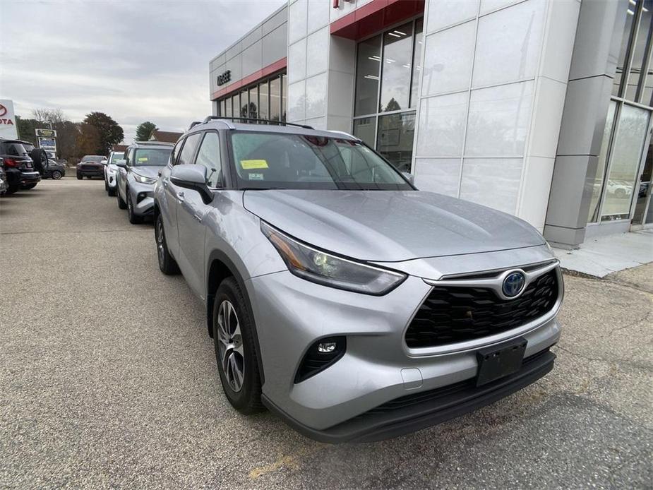 used 2021 Toyota Highlander Hybrid car, priced at $35,515