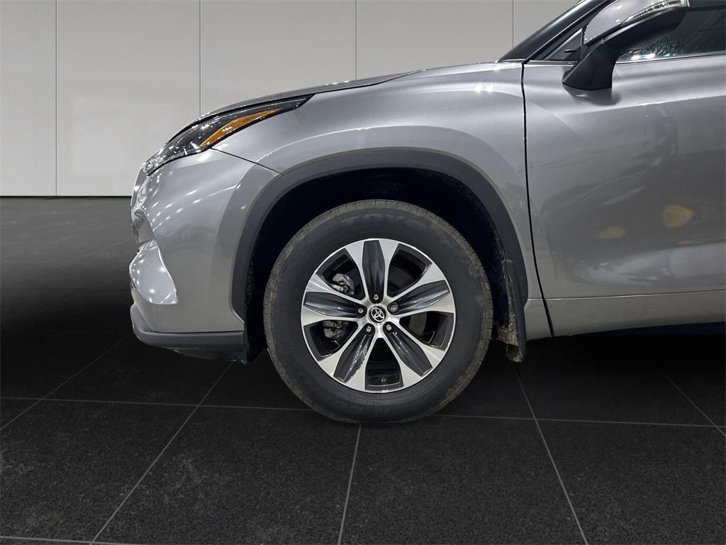 used 2025 Toyota Highlander car, priced at $43,989