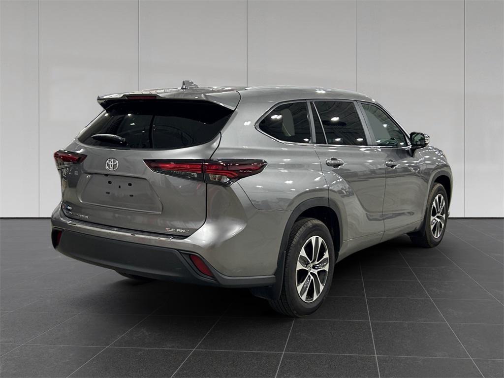 used 2025 Toyota Highlander car, priced at $43,989