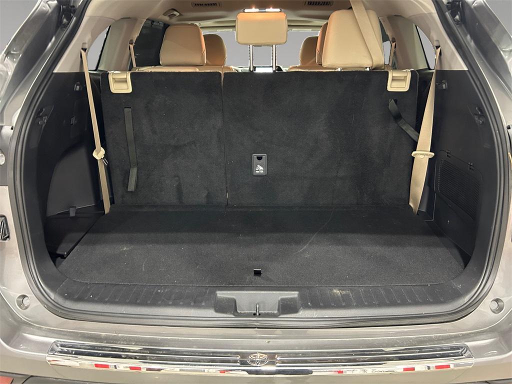 used 2025 Toyota Highlander car, priced at $43,989