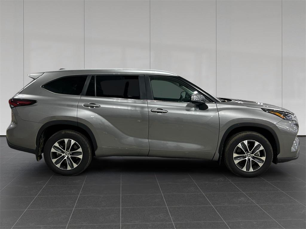 used 2025 Toyota Highlander car, priced at $43,989