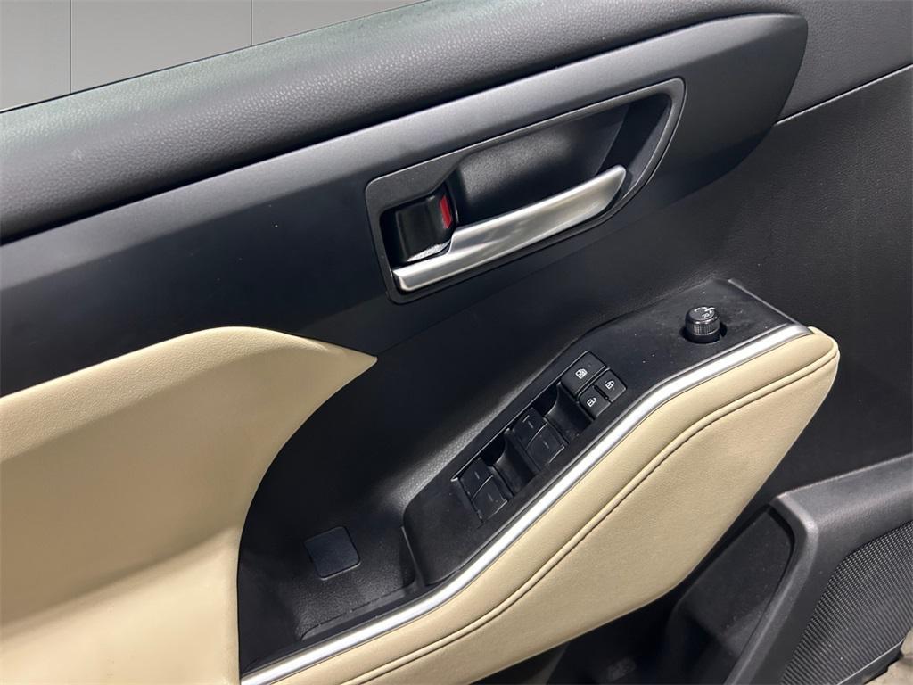 used 2025 Toyota Highlander car, priced at $43,989