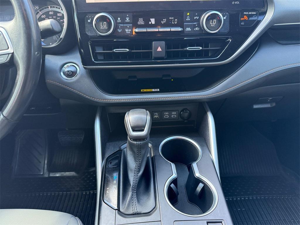 used 2023 Toyota Highlander Hybrid car, priced at $39,424