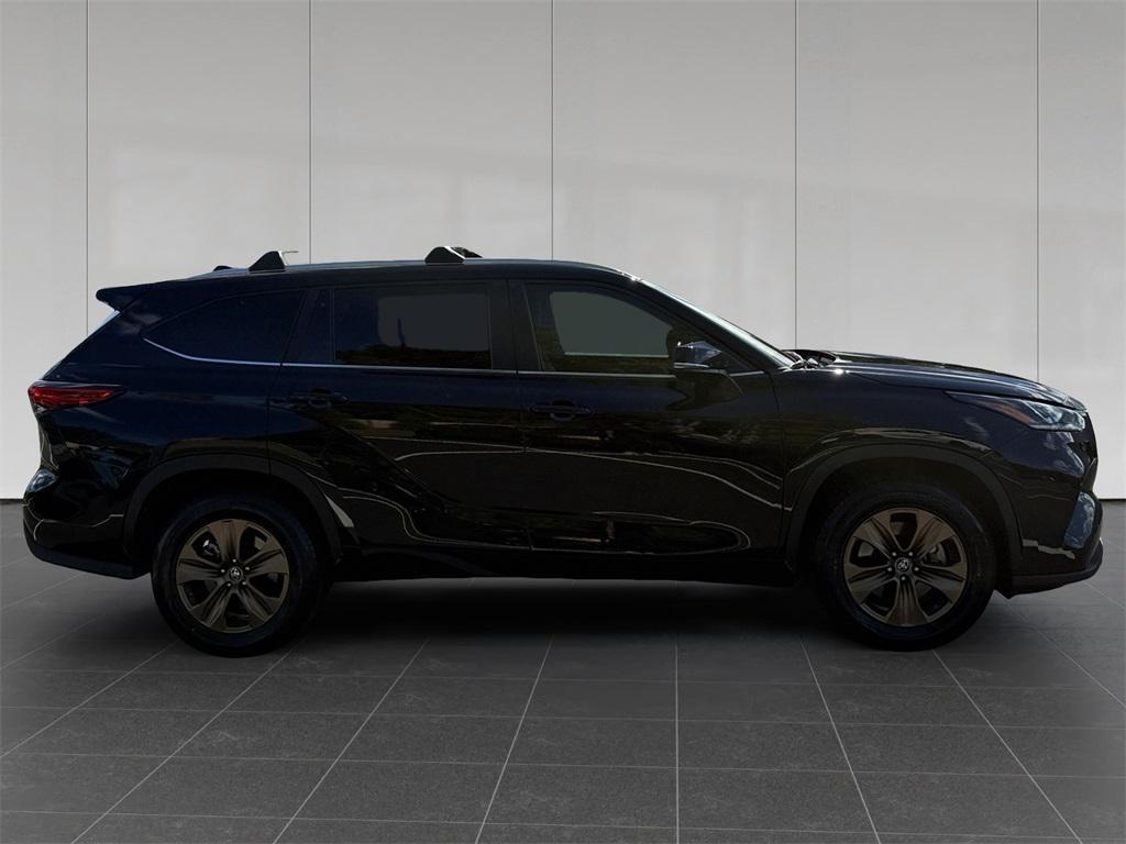 used 2023 Toyota Highlander Hybrid car, priced at $39,424