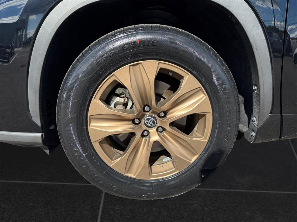 used 2023 Toyota Highlander Hybrid car, priced at $39,424