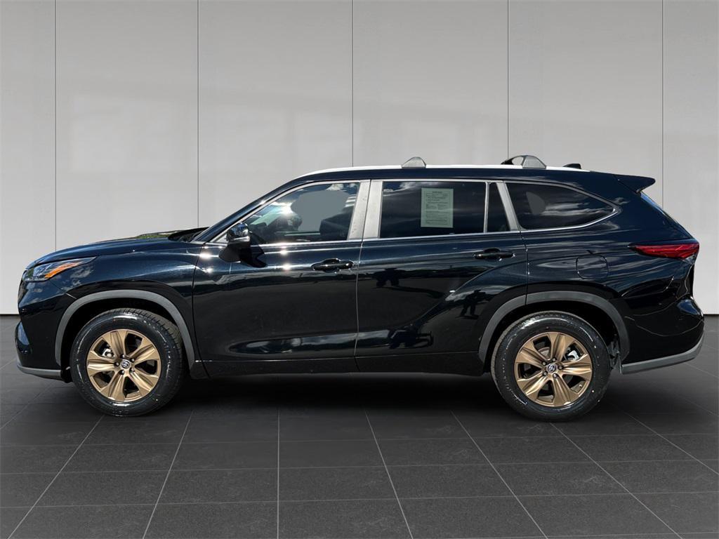 used 2023 Toyota Highlander Hybrid car, priced at $39,424